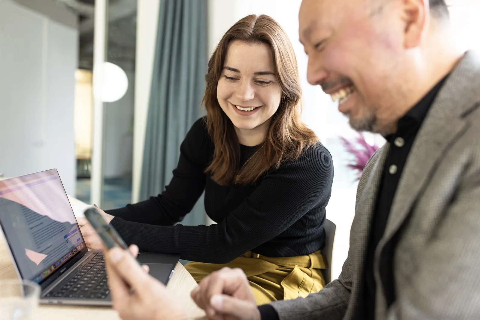 Interview Hans Oeij – Programmamanager bij Highberg Interview Hans Oeij – Program Manager at Highberg
Hans Oeij together with an other Highberger.