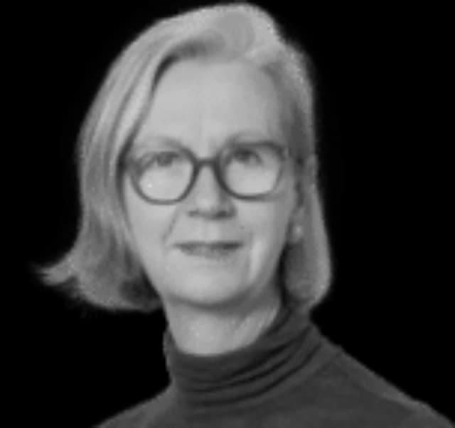 Caecilia Groot 300x500 1 290x435