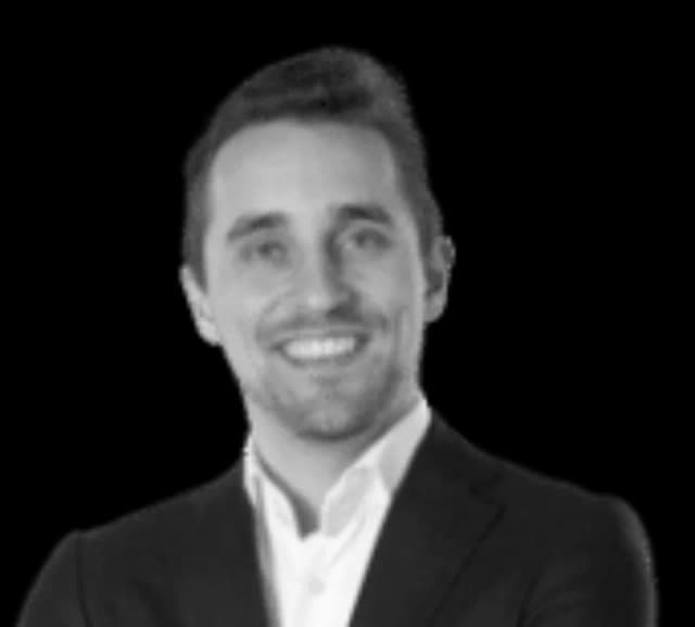 Mitch Knoop 300x500 1 290x435